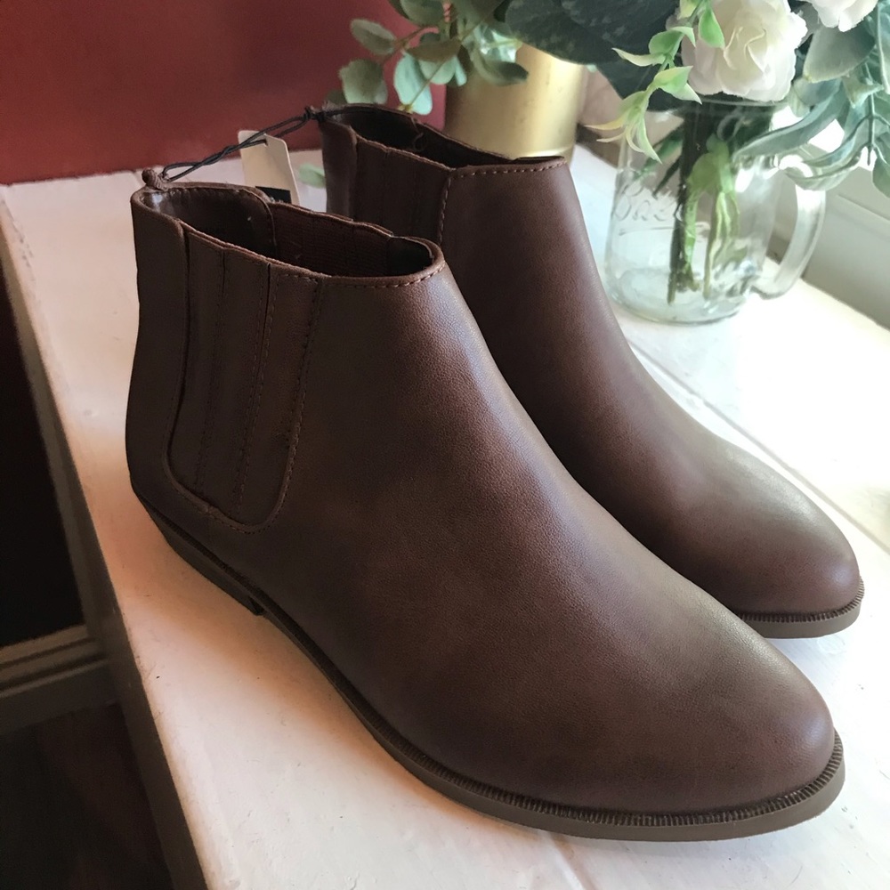 NWT GAP Brown Booties